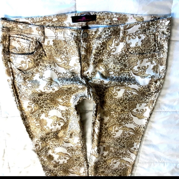 Almost Famous Jeans Size 22 Skinny Leg Fit NWOT - Picture 6 of 14